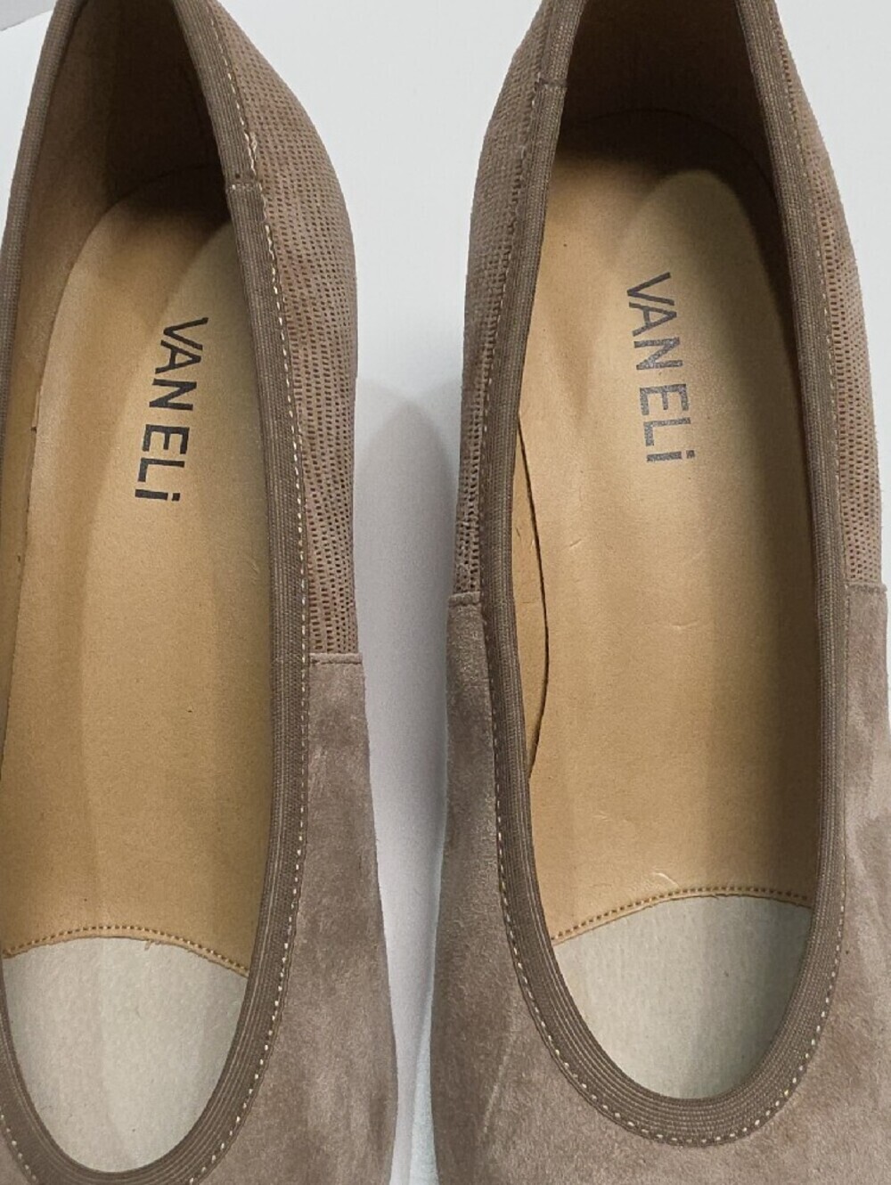 VANELi Military Suede Rounded-Toe Comfort Pumps - Size 9 - Picture 3 of 16